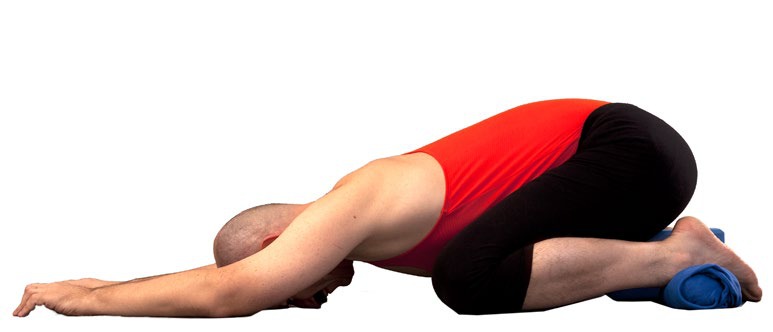 Поза зайчика с пропсами: под таз подложена опора